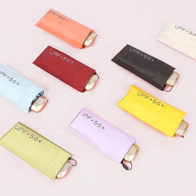 Um guarda-chuva de bolso colorido para senhoras 8k 19 polegadas