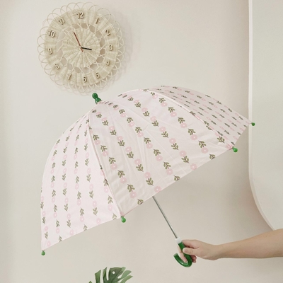 Um guarda-chuva clássico para crianças perfeito para a escola das meninas e necessidades diárias rosa