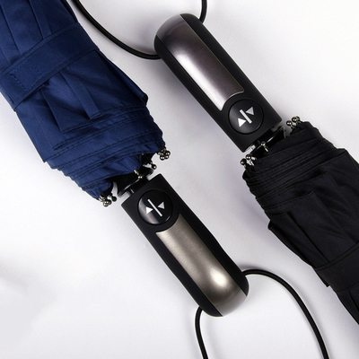 Um guarda-chuva dobrável totalmente automático X306 com design minimalista
