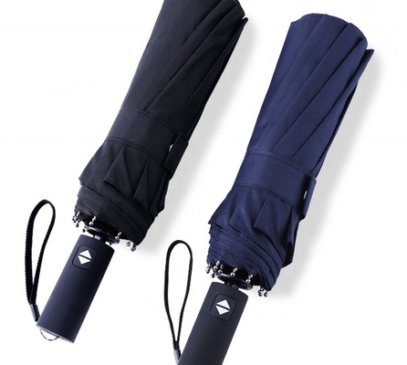 Um guarda-chuva RPET dobrável de 12K de 23 polegadas personalizado com impressão de logotipo e design personalizado