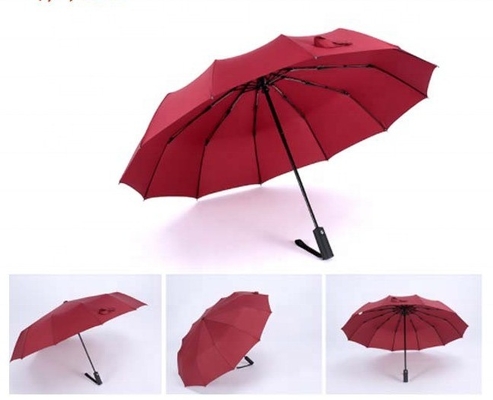 Um guarda-chuva RPET dobrável de 12K de 23 polegadas personalizado com impressão de logotipo e design personalizado