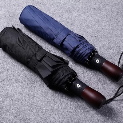 Completamente automático 10 costelas resistente ao vento Máquina de madeira maciça gravada com três guarda-chuva de negócios para homens