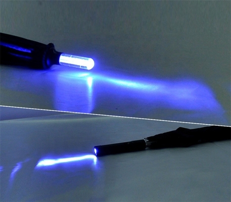 Um guarda-chuva de 23 polegadas 8K LED Light Up com 105cm de diâmetro aberto e tecido Pongee de secagem rápida