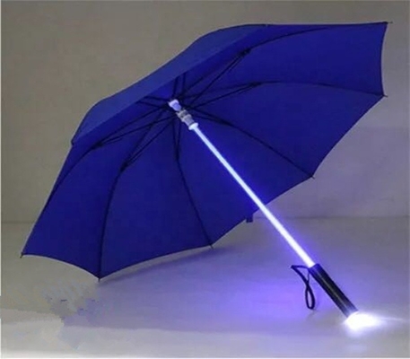 Um guarda-chuva de 23 polegadas 8K LED Light Up com 105cm de diâmetro aberto e tecido Pongee de secagem rápida