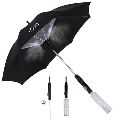 Um guarda-chuva de ventilador de arrefecimento à prova de vento personalizado com névoa de spray de água e impressão de logotipo