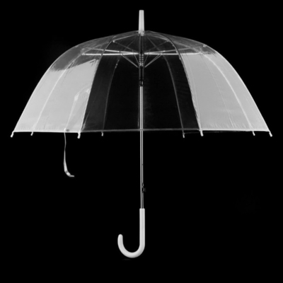 Um guarda-chuva à prova de vento, à prova d'água, auto-aberto, transparente, de bolhas, com estilo e costelas bonitas.