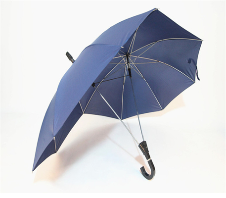 Um guarda-chuva de publicidade para casal de gémeos Tandem