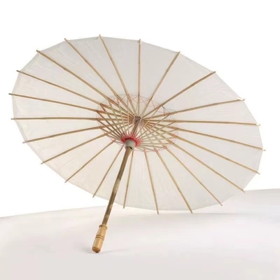 Requisitos feitos à mão Um guarda-chuva de papel japonês branco com desenhos personalizados Impressão de logotipo