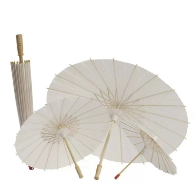 Requisitos feitos à mão Um guarda-chuva de papel japonês branco com desenhos personalizados Impressão de logotipo