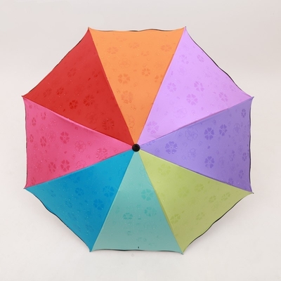 Um guarda-chuva dobrável com flores, efeito de flor, eixo de metal, magia, mudança de cores, tudo em um.