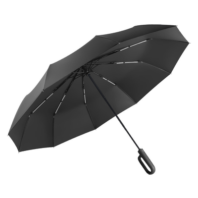 Um guarda-chuva triplo com dobragem automática e impressão de logotipo personalizado no painel Pongee