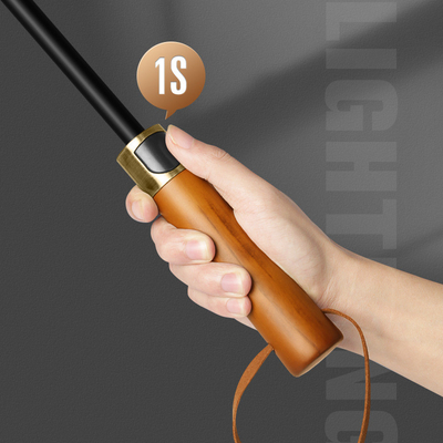 190T Pongee Long Handle 3 Fold Wood Handle Um guarda-chuva de negócios masculino de tamanho mais resistente ao vento para golfe Um guarda-chuva de presente personalizado