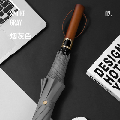 190T Pongee Long Handle 3 Fold Wood Handle Um guarda-chuva de negócios masculino de tamanho mais resistente ao vento para golfe Um guarda-chuva de presente personalizado