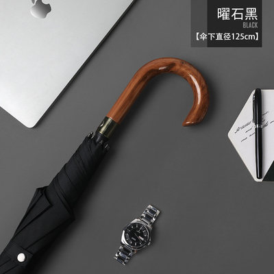 Um guarda-chuva de 27 polegadas de madeira maciça com um punho curvo, proteção contra vento e chuva, logotipo personalizado de 8k.
