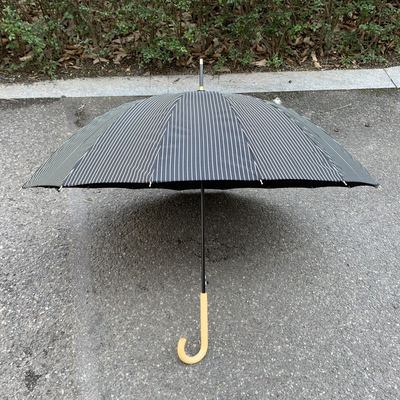 Estilo japonês e coreano Tecido listrado Gancho de madeira Manuseio guarda-chuva Figura de abertura automática
