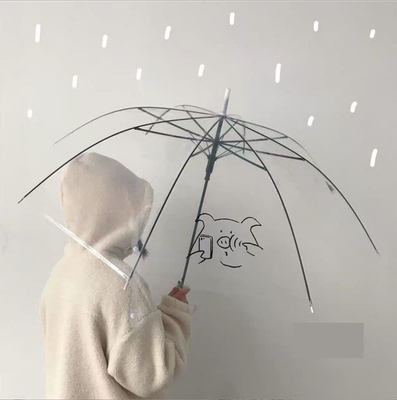 Um guarda-chuva publicitário transparente de eixo de plástico com função e impressão All in 1