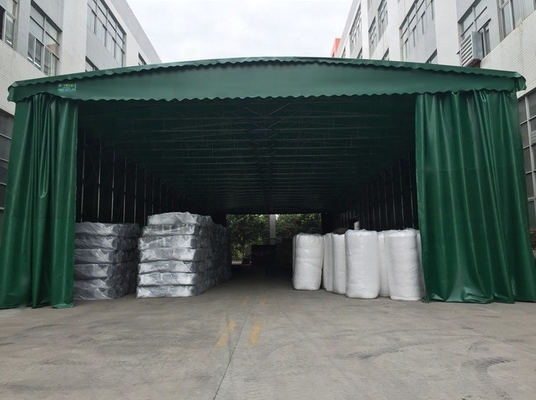 Tenda de armazenamento para eventos ao ar livre com estrutura de aço galvanizado e design versátil