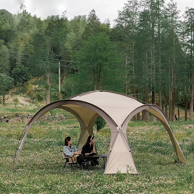 Tenda de acampamento familiar de luxo à vista impermeável com tamanho extra grande e chaminé de cinto