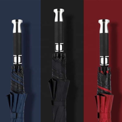 Um guarda-chuva de golfe de 27 polegadas personalizado personalizado com logotipos impressos
