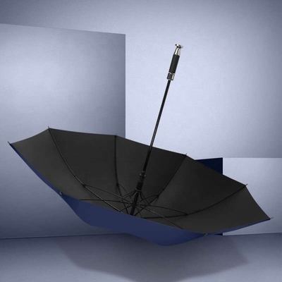 Um guarda-chuva de golfe de 27 polegadas personalizado personalizado com logotipos impressos