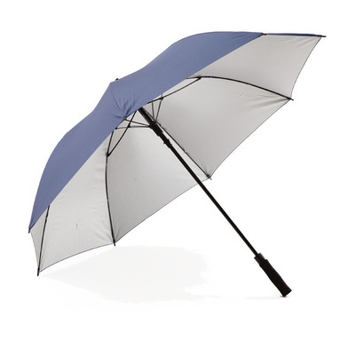 Um guarda-chuva de golfe leve e portátil com costelas de fibra de vidro
