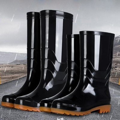 Botas de chuva de tubo alto para homens feitas de plástico em cor personalizada e material durável