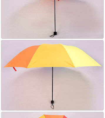 Um guarda-chuva de três dobras Logotipo personalizado Um guarda-chuva publicitário com tecido de nylon 190T