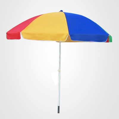 Um guarda-chuva de praia de sol com inclinação de botão e impressão de logotipo personalizado