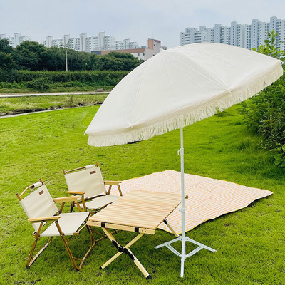 Quadro de aço revestido de energia branca Grande guarda-chuva de praia ao ar livre com toalhas e sombreador