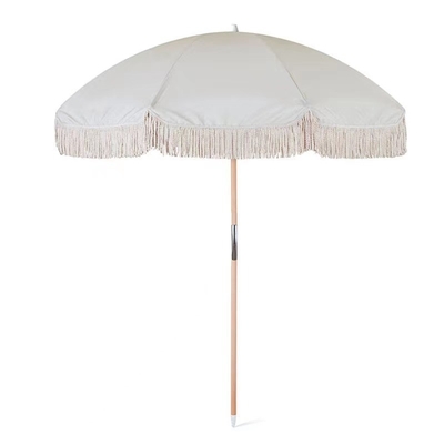 Um guarda-chuva de praia de pátio externo com guarda-chuva Tassel e 29/32 Shaft estilo coreano Grande