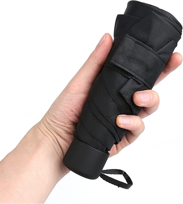 Viajem com estilo com o nosso mini guarda-chuva compacto e durável