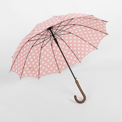 Um guarda-chuva impresso com um cabo curvo de madeira maciça e tecido Pongee 190T-50D