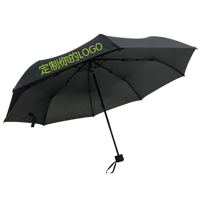 Um guarda-chuva e um conjunto de presentes de fibra para publicidade.