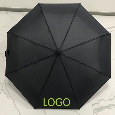 Um guarda-chuva e um conjunto de presentes de fibra para publicidade.