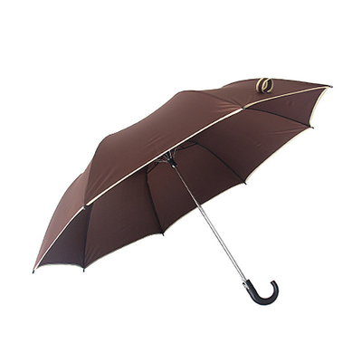 Um guarda-chuva de 27 polegadas semiautomático aberto J forma de plástico manuseio 2 dobrável à prova de vento e durável