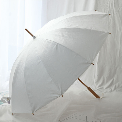 Um guarda-chuva triplo impermeável com design especial Publicidade Dupont Papel Vintage