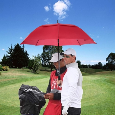 Um guarda-chuva de golfe de camada dupla com abertura automática de mão fechada e impressão personalizada de padrões