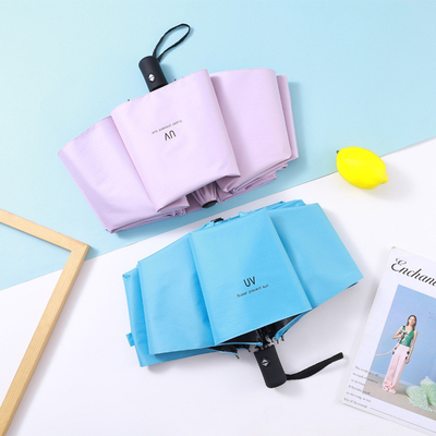 Um guarda-chuva solar de uso duplo totalmente automático com revestimento UV para negócios