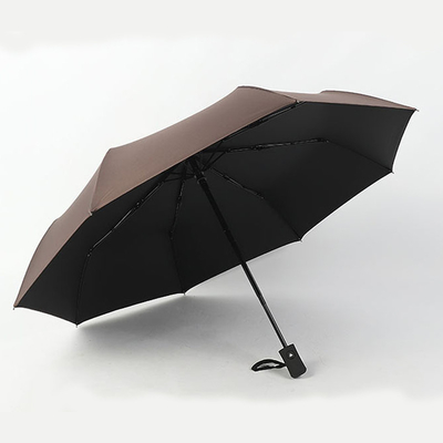 Um guarda-chuva à prova de vento com impressão de logotipo personalizado e alça de plástico