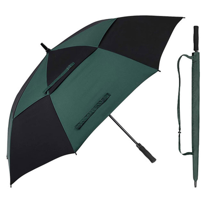 Um guarda-chuva de golfe de 190T de tecido Pongee para cobertura grande e longa em dias chuvosos
