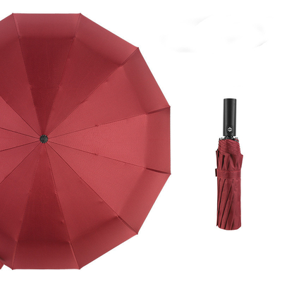 Um guarda-chuva triplo com logotipo personalizado totalmente automático UV Bloco 12k Quadro forte