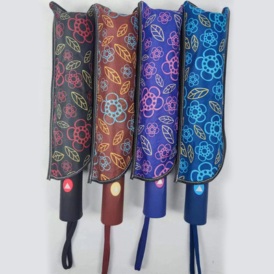 Um guarda-chuva triplo semi-automático aberto e fechado Design único Padrão triplo
